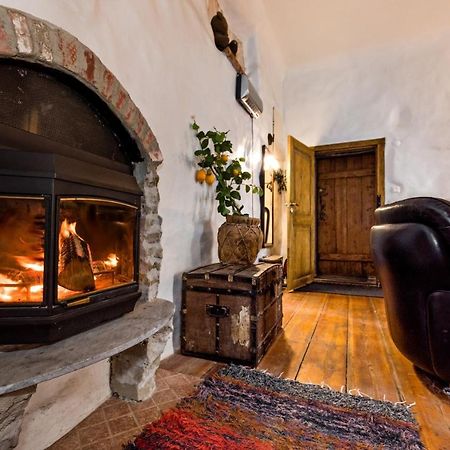 Historical Two-Bedroom Apartment With Sauna, Jacuzzi And Fireplace 塔林 外观 照片