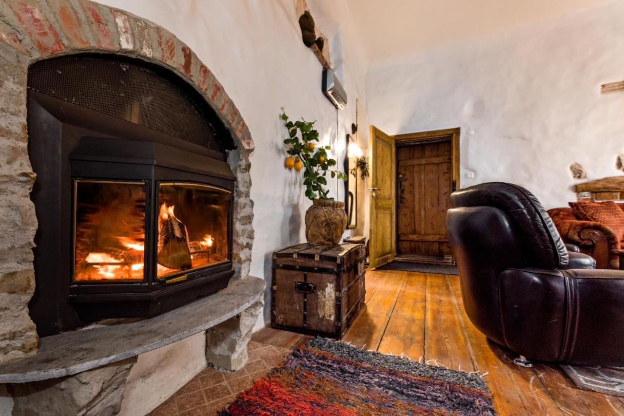 Historical Two-Bedroom Apartment With Sauna, Jacuzzi And Fireplace 塔林 外观 照片