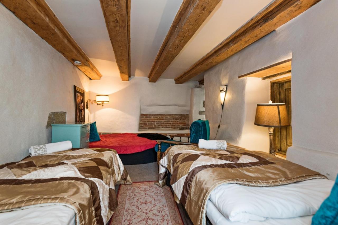 Historical Two-Bedroom Apartment With Sauna, Jacuzzi And Fireplace 塔林 外观 照片
